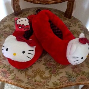 Hello kitty plush red slipper NWTS size 5-6